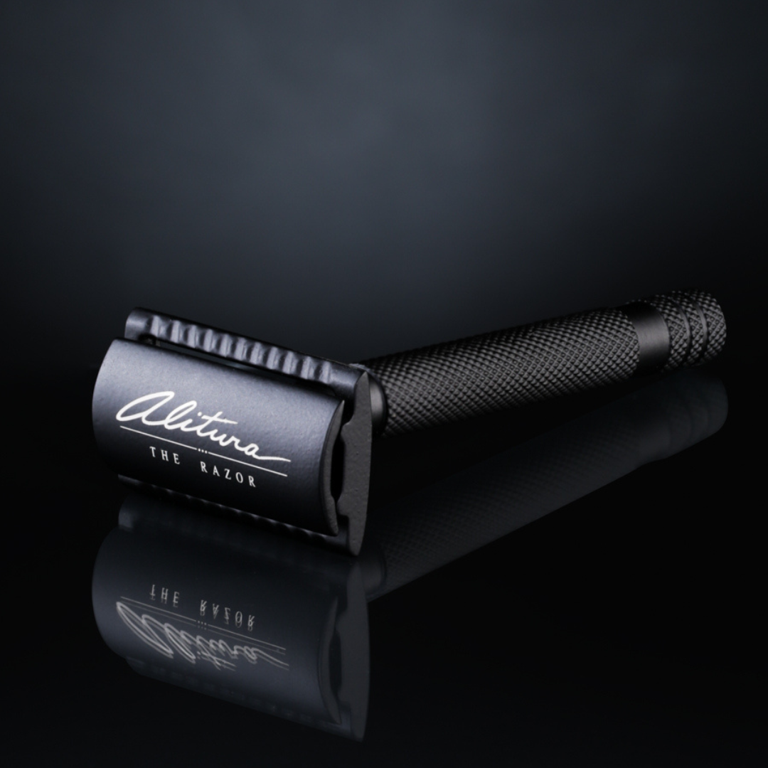 Black safety razor with 'Alitura' branding on a reflective black surface